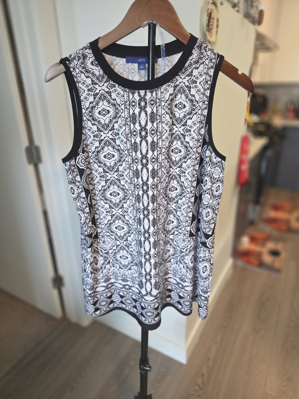 APT. 9 Black & White Sleeveless Patterned Tank Top